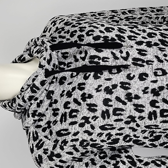 Derek Heart Women's Grey Black Leopard Print Cowl Kneck Kangaroo Pocket Sz Large - Picture 5 of 12